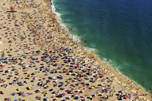 Colourful Parasols Stampe: View from above of anonymous crowd