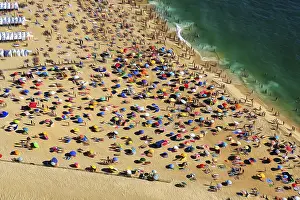 Colourful Parasols Stampe: View from above of anonymous crowd