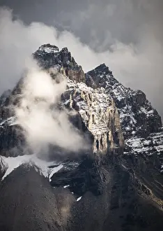 Mountain Peak Stampe: Detail view, dramatic light atmosphere on the mountain