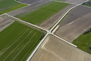 Uninhabited Country Roads Stampe: View from above of a mosaic of fields
