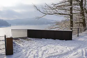 Snowy Lake Germany Stampe: Viewing platform at the Hennesee