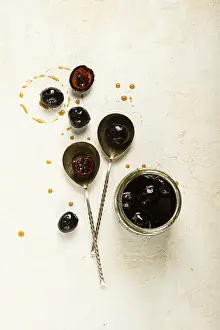 Top View Table Setting Stampe: Walnut jam, on the table, top view