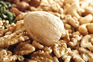 Walnut Nutrition Stampe: Walnuts and mixed nuts, full format