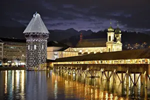 Chapel Bridge At Dusk Stampe: Wassertum with light installation