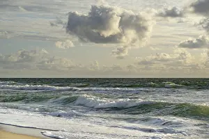 North Frisia Landscape Stampe: Waves on the beach, cloudy sky