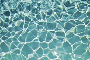 Deserted Swimming Pool Stampe: Waves in a pool