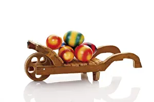 Easter Egg Studio Shot Stampe: Wheelbarrow with colored easter eggs