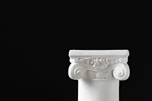 Dark Background Architecture Stampe: White ionic design column on dark background