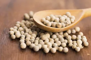 Bright White Background Stampe: White pepercorn