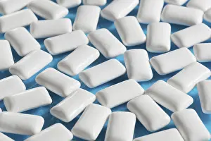 Blue Background Sweets Stampe: White rectangular Chewing gums on blue