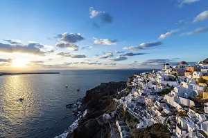 Santorini Sunset Stampe: Whitewashed architecture at sunset