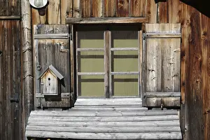 Mountain Landscape Photo Stampe: Window of an alpine hut