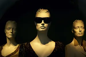 Fashion Doll Stampe: Window display - window dummies