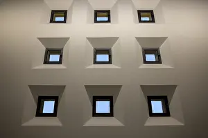 Deserted Windows Stampe: Windows on a Wall