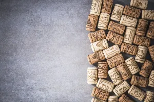 Wine Cellar Background Stampe: Wine corks border background