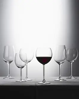 Studio Background Images Stampe: Six wineglasses