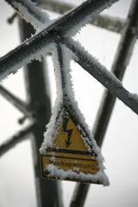High Voltage Warning Sign Stampe: Winter high voltage