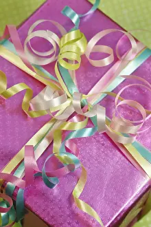 Birthday Gift Ideas Stampe: Wrapped present