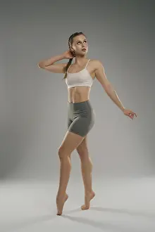Elegant Pose Stampe: A young dancer elegantly poses in a studio